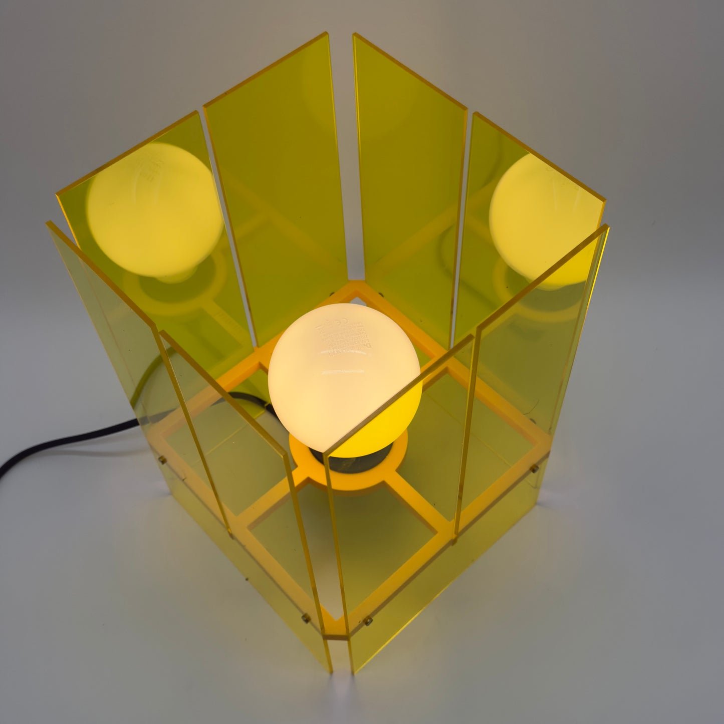 L’Éclipse — Création lumineuse, entre matière et lumière